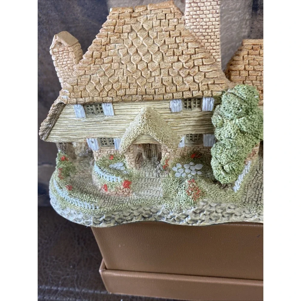 Vintage David Winter Kent‎ Cottage 1985 - Hand Painted Retired Figurine - UK